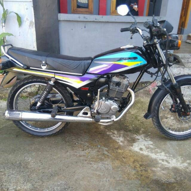 STRIPING STIKER MOTOR GL MAX 2002