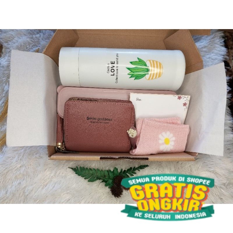 

Hampers Dompet dan botol + alat makan kado ulang tahun, wisuda dan anniversary/ hitam putih pink polos