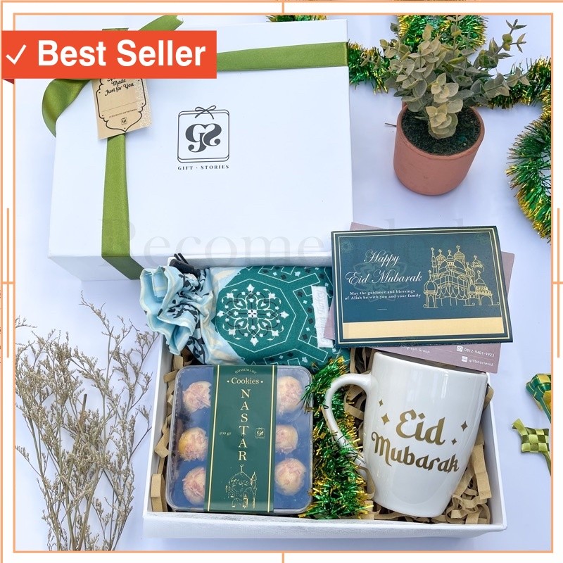 

Kado Unik Lebaran Idul Fitri Murah Style Keren / Hampers Ramadhan / Hampers Lebaran / Kue Nastar / Sajadah Travel / Hampers Hard Box