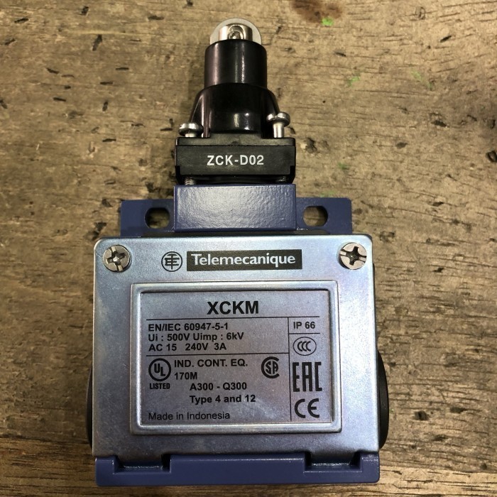 SCHNEIDER LIMIT SWITCH XCKM102H29