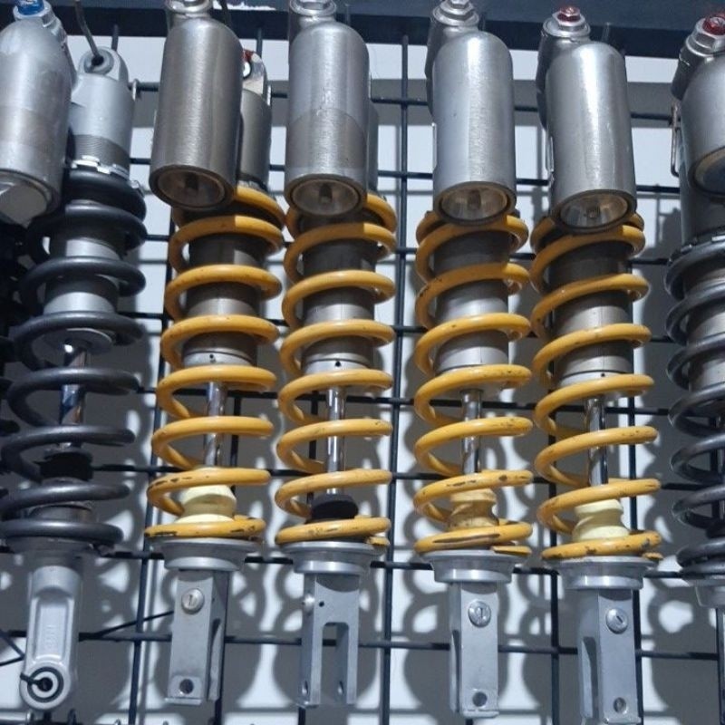 monoshock shock belakang Honda CRF 250 R SHOWA