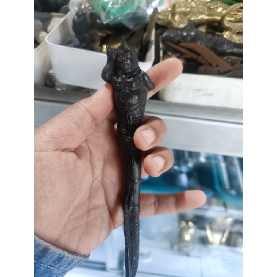 

cemeti naga perunggu sepuh majapahit warna hitam termurah milik raden wijaya bk Keris sengkelat majapahit mataram kartosuro kartasura Surakarta Yogyakarta nagasasra sabuk inten keris kriss nogososro emas perunggu patung wayang batik budaya jawa melayubali