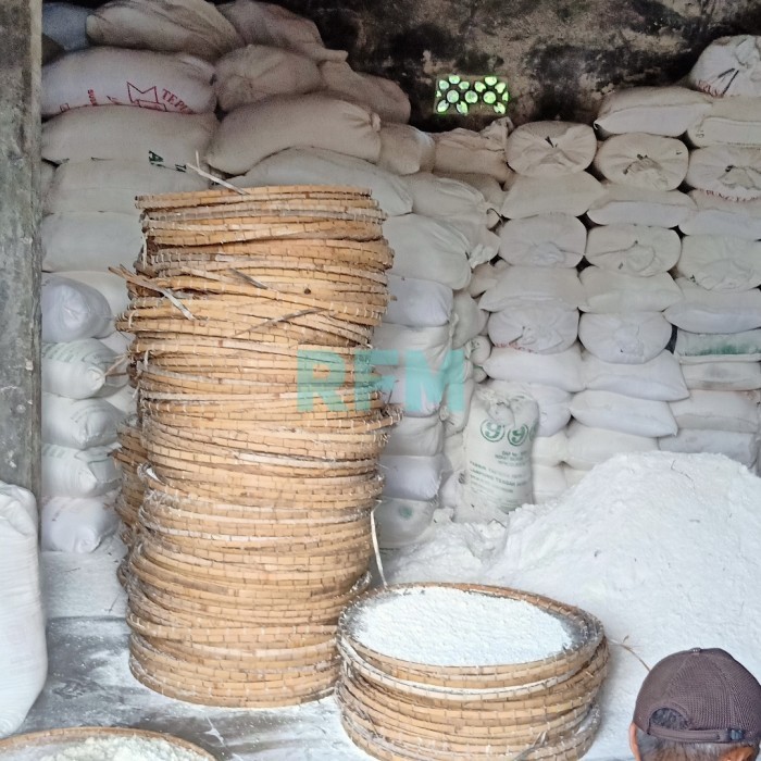 

SAGU PAPEDA makanan khas MALUKU dan PAPUA 1 Kg