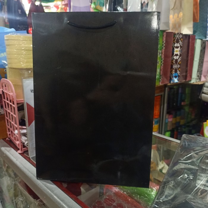 

paper bag polio hitam glossy bahan tebal isi 12 pcs terlaris dan