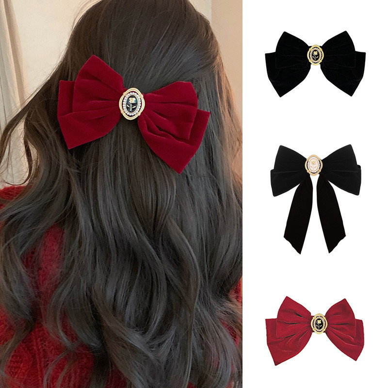COD⭐Velvet Hair Clip Retro French Advanced Sense Letter Bangs Broken Hair Claw Clip Wanita