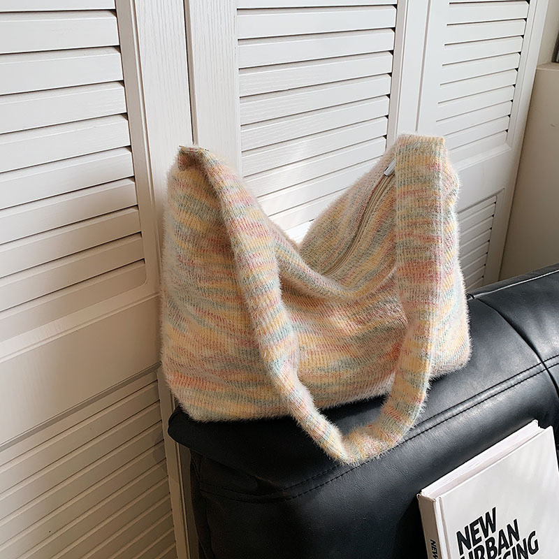 Tas Bahu Gaya Jepang Tas Bahu Wanita Kapasitas Besar Tas Mewah Tote Komuter Kelas Tas Bulu Segar Gay