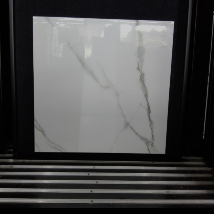 granit indogres plorence calacata 100x100 /kramik lantai list plint