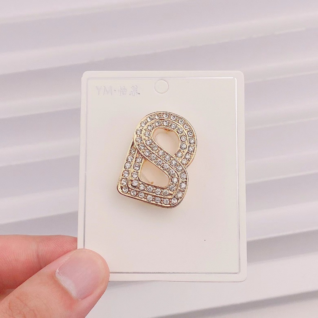 Bros dada Hijab Jilbab Merek Buttonscarv / Bros Button Elegan Hijab Full Permata / Brooch huruf B