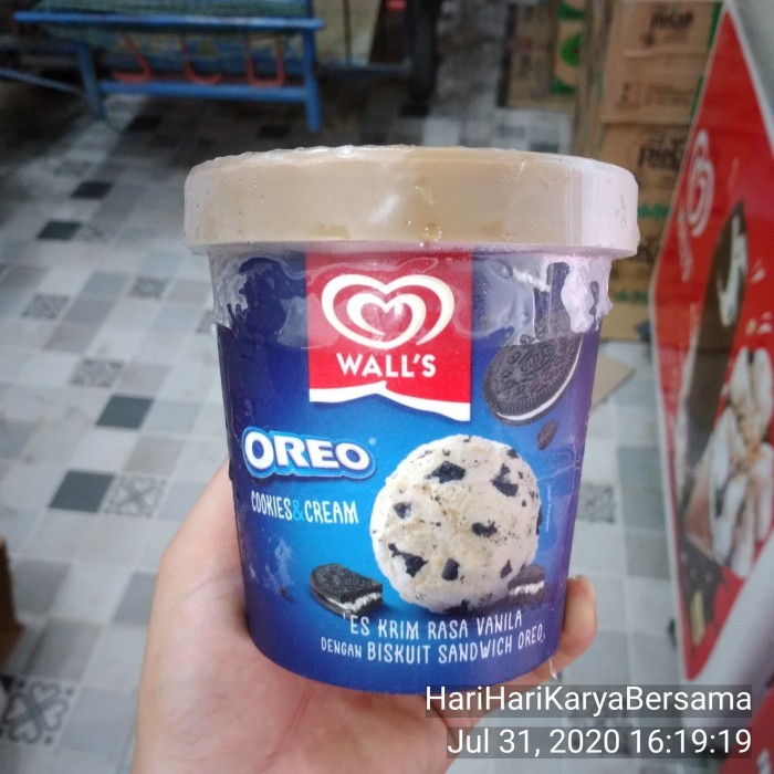 

ES KRIM WALL'S SELECTION OREO COOKIES & CREAM VANILLA 410ML