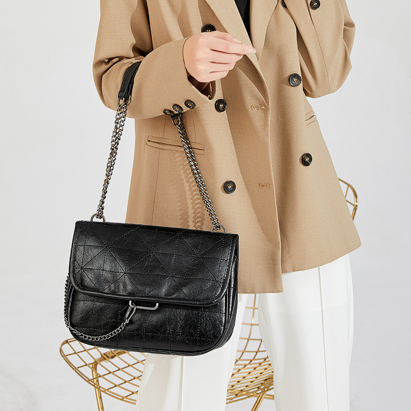 Sling Bag Wanita Selempang Retro Hitam Kulit PU Polos Fashion Slingbag Tali Rantai Tas DMTS085