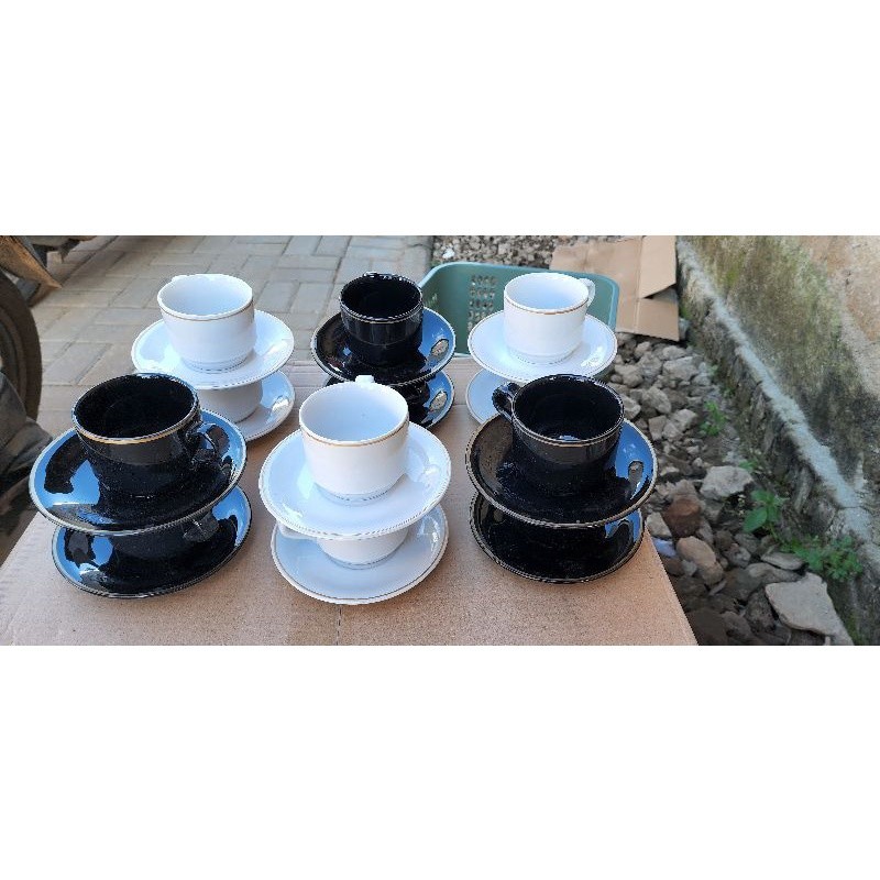 12 pcs cangkir keramik list emas hitam & list putih  Keramik Cangkir dan Tatakan set - 6 pcs Sepasan