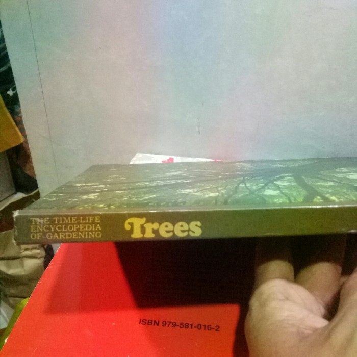 THE TIME LIFE ENCYCLOPEDIA OF GARDENING - TREES.