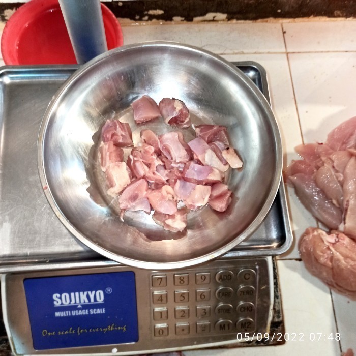 

BONELESS PAHA/DAGING PAHA AYAM/POTONG DADU/KOTAK [ORDER 1-KG]
