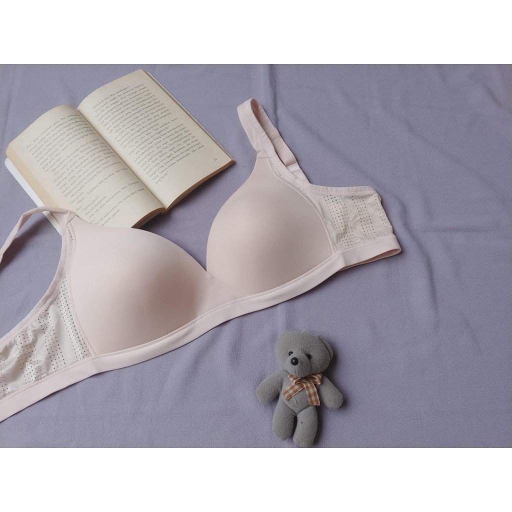 DP Playtex Bra Wanita Wireless Tanpa Kawat Seamless 34C TKS Pakaian Dalam