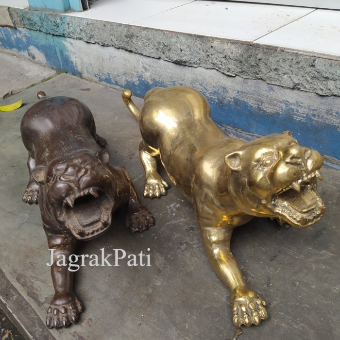 Sepasang Patung Macan Kumbang Warna Emas Dan Hitam Bahan Kuningan JP14522