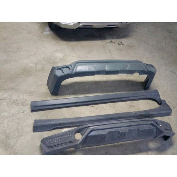 AKSESORIS MOBIL BODYKIT Mitsubishi expander RX style