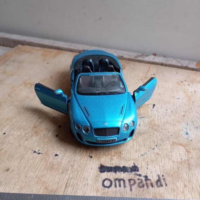 BBL99 diecast kinsmart Bentley continental bekas