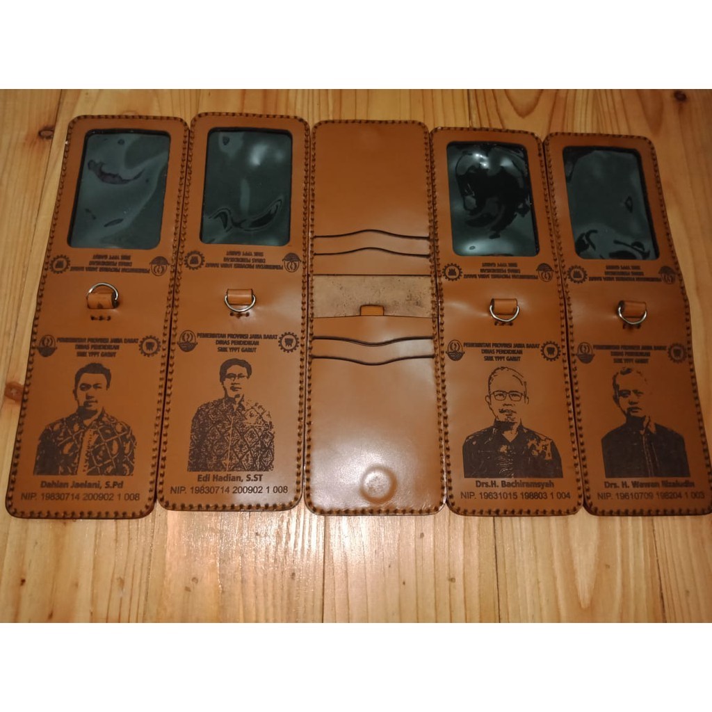 

Name Tag Kulit Custom, Id Card Holder, Id Holder, Tempat Id Card
