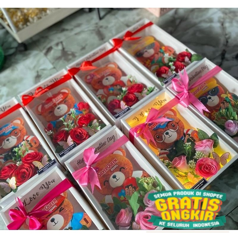 

Silverqueen Chunkybar Teddy Bear Isi 3x26gr / Kado Valentine Box Coklat / Coklat Silverqueen Kado Wisuda / Box Coklat Silverqueen Kado Anniversary Kado Ultah Termurah / Hampers Lebaran/ New kado