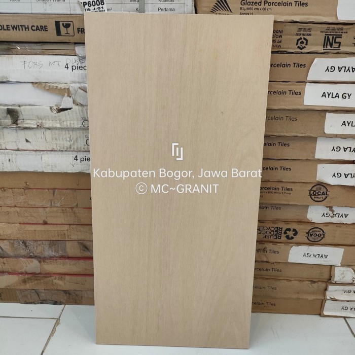 Granit 30x60 motif kayu natural Matt Granite roman