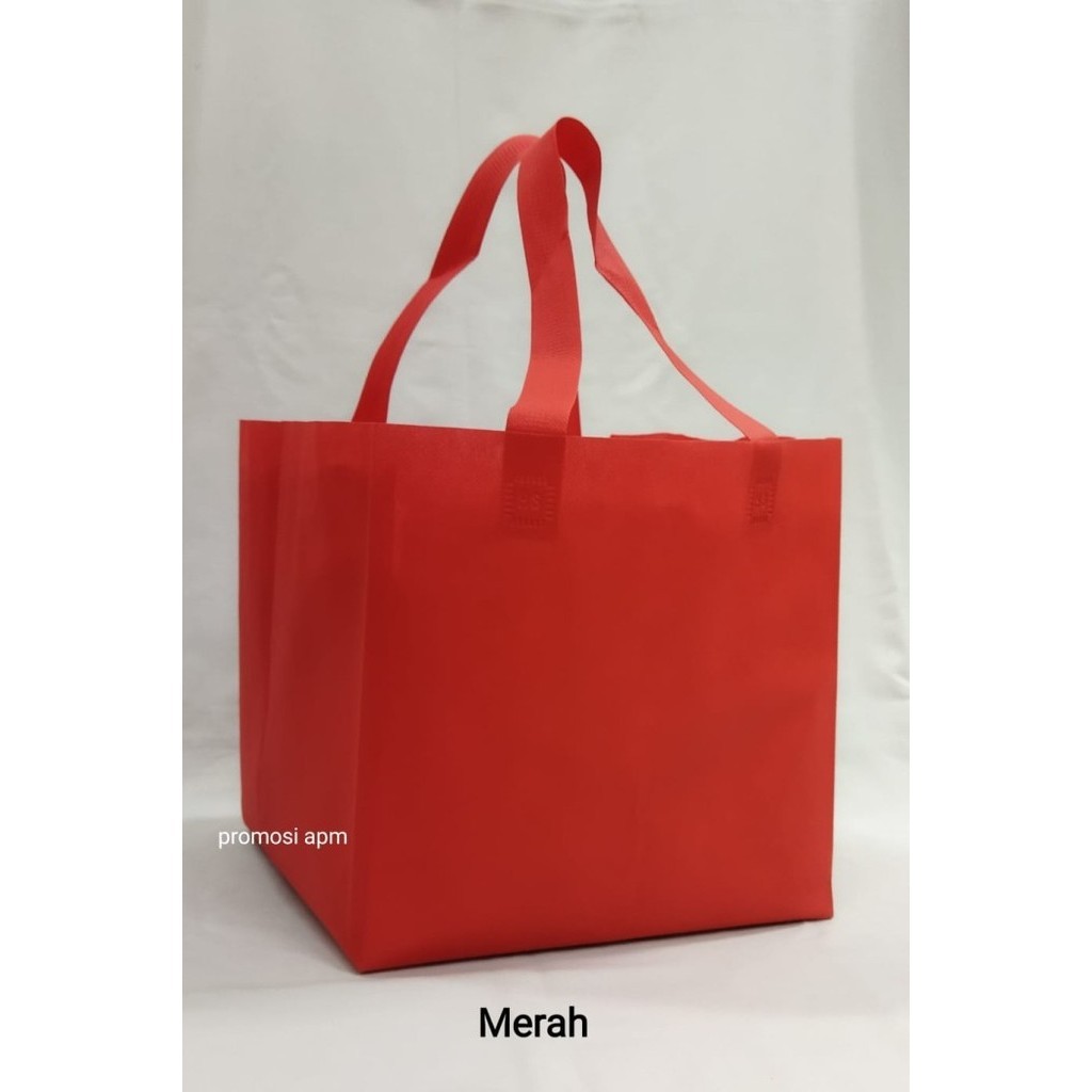 

Tas Spunbond Kotak Ukuran 25cm - Navy