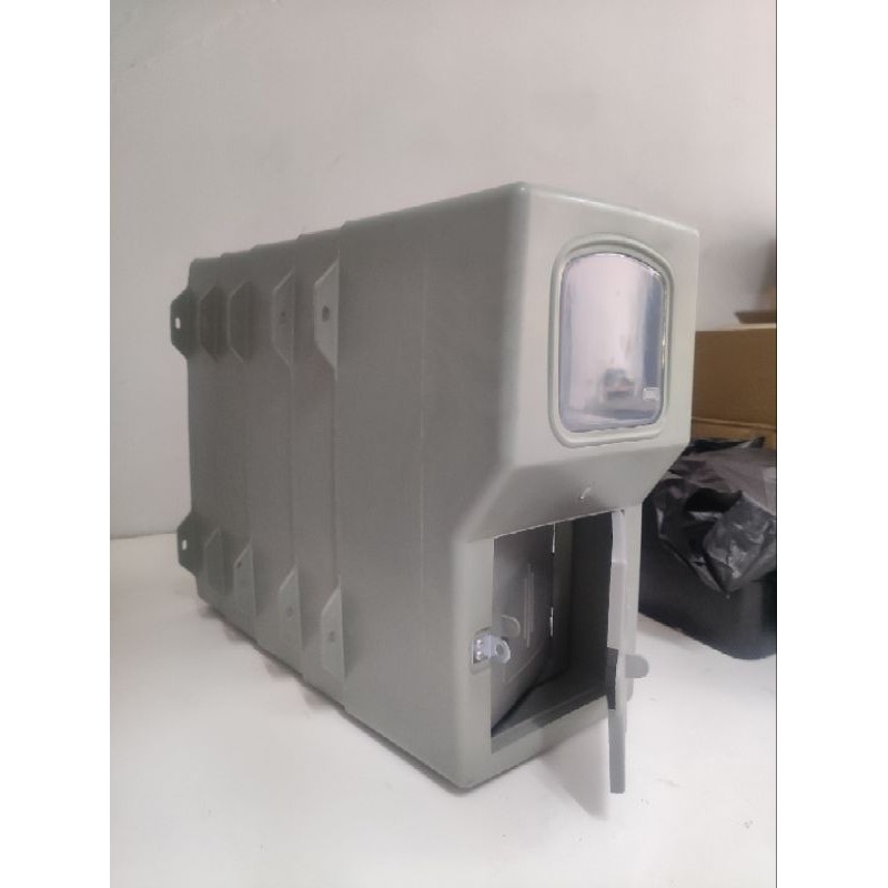 Manequin_Stored Box Meteran Kwh Besar Pln Pascabayar Untuk Perlindungan Instalasi Listrik Outdoor