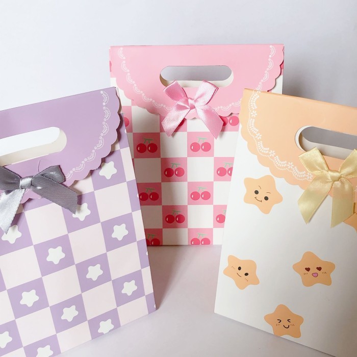 

Tas Hadiah Paperbag Goodie Bag Lucu Mini Pita Tutup - L