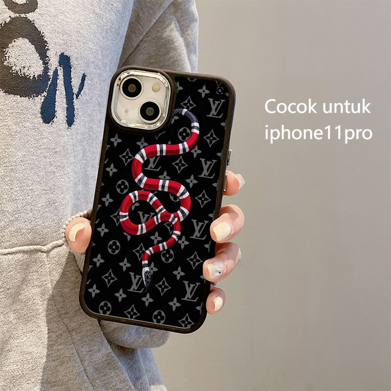 Cassing lucu Black LV Brand Snake Pattern Gucci LV Case For iPhone 11 12 13 14 15 Plus Pro Max XR X 