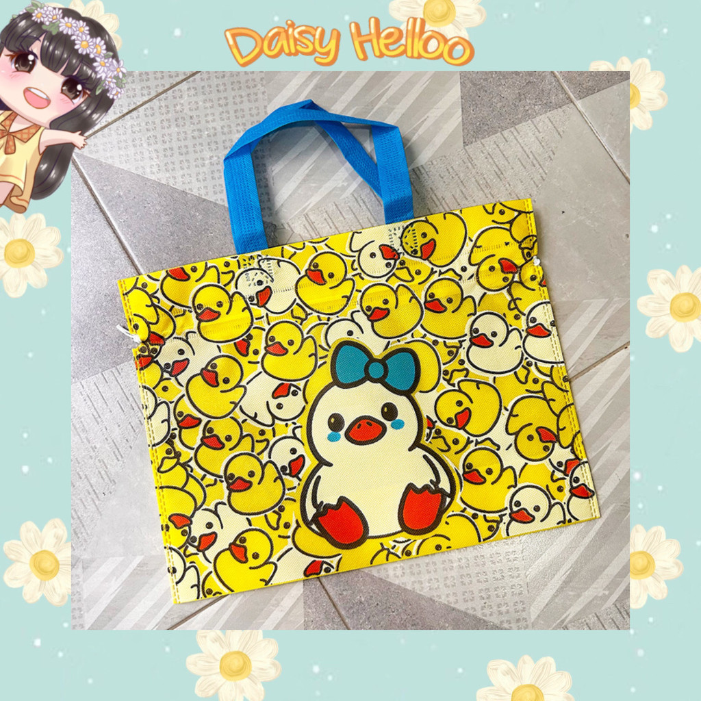 

Tas Serut Karakter Duck Ribbon Aesthetic Tas Box Nasi Bento Bebek Lucu Goodie Bag Birthday Spunbond Ultah Hadiah Kado Ulang Tahun Anak Bjm Banjar Banjarmasin DaisyHelloo