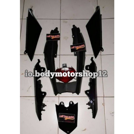cover body Vixion new hitam