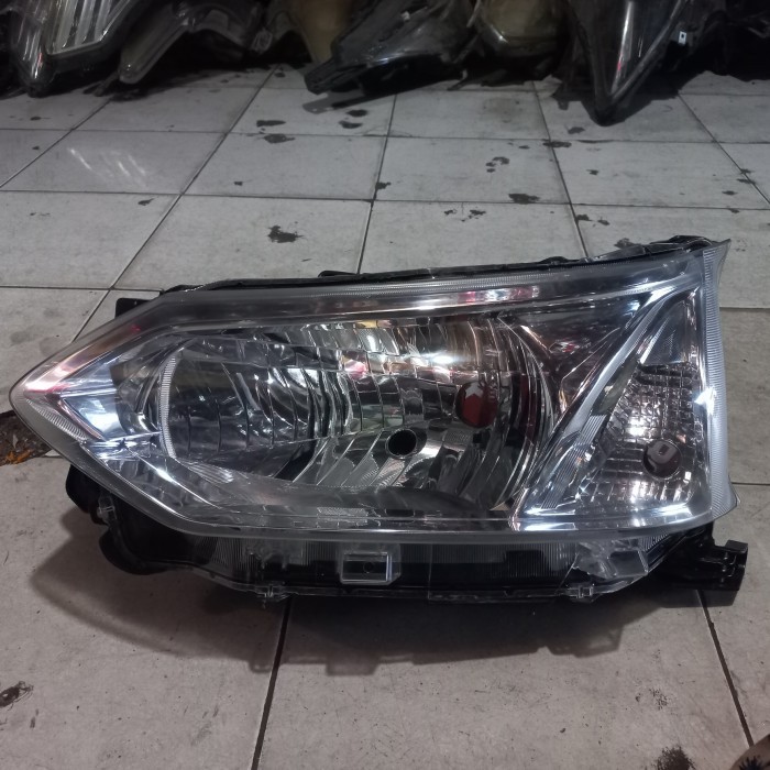 Headlamp avanza 2015 2016 2017 kiri