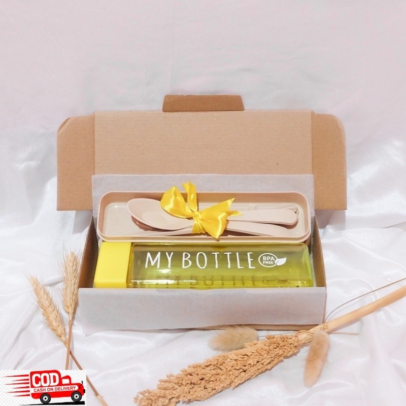 

Hampers Gift Box Mini | Alat Makan Set | Souvenir | Botol Kaca | Gift Box | Kado Ulang Tahun Wisuda Pernikahan