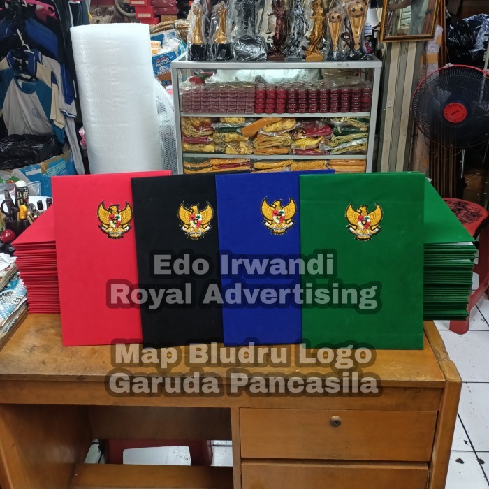

ANDMA Map Bludru Upacara Map Upacara Map Bordir Garuda Ready Berkualitas - Hitam