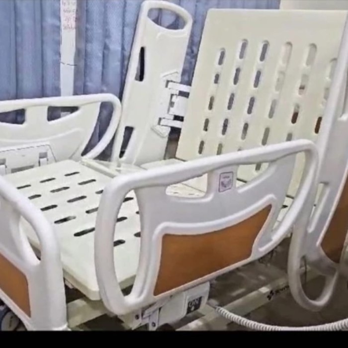 Bed Pasien Elektrik Kupu Kupu 4 Motor ICU Bed Paramount Electric