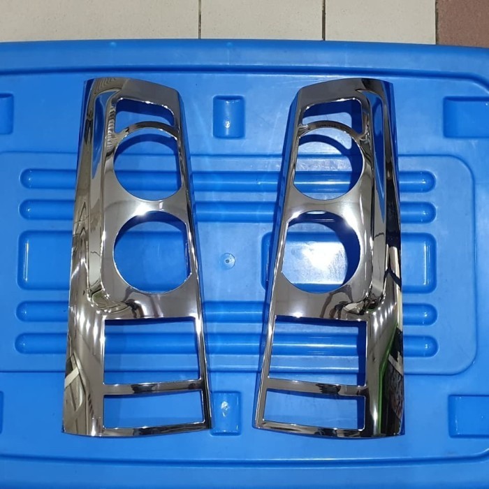 Garnis lampu stop belakang crome AVANZA LAMA 2005-2007