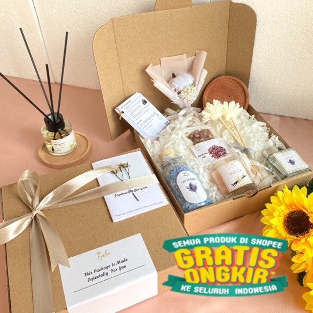 

HAMPERS AROMATERAPI CREAM / Lilin AROMATERAPI / REED DIFFUSER/ GIFT SET / GIFT BOX / gratis kartu ucapan / souvenir / hadiah pernikahan / hadiah wedding / parcel / buah tangan / souvenir aestetik / custom souvenir / souvenir mewah / souvenir bandung /gift