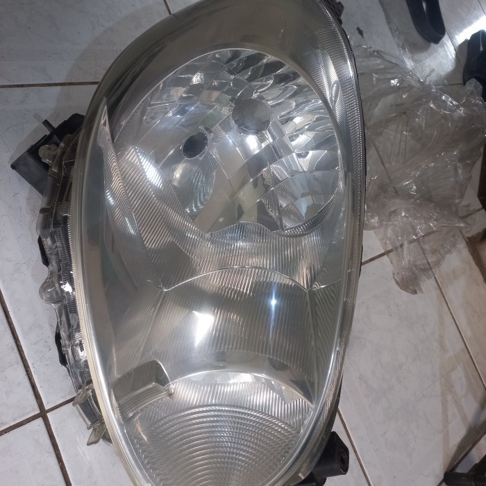 Headlamp Nissan march