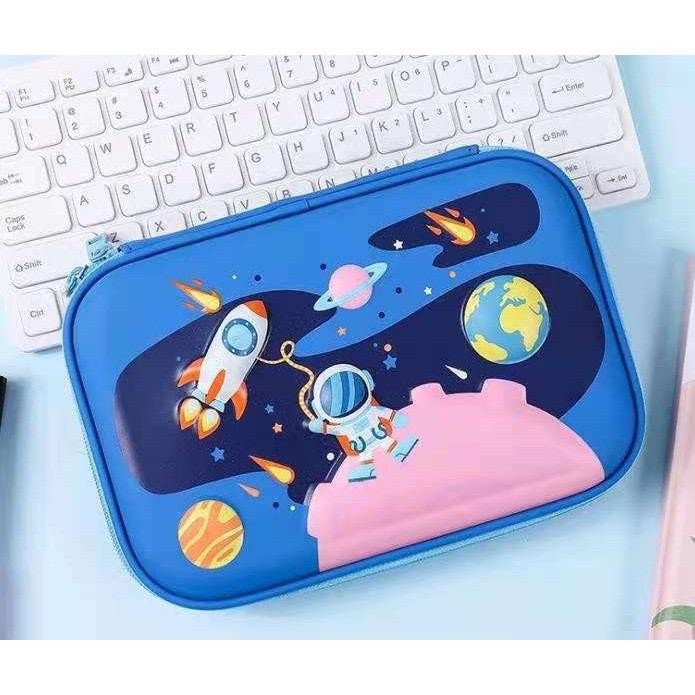 

[N E W] KOTAK PENSIL TIMBUL BESAR ASTRONOUT EVA 3D ANAK COWOK HARD CASE TEMPAT PENSIL Alat Karet Tulis Stationery - ASTRO BLUE