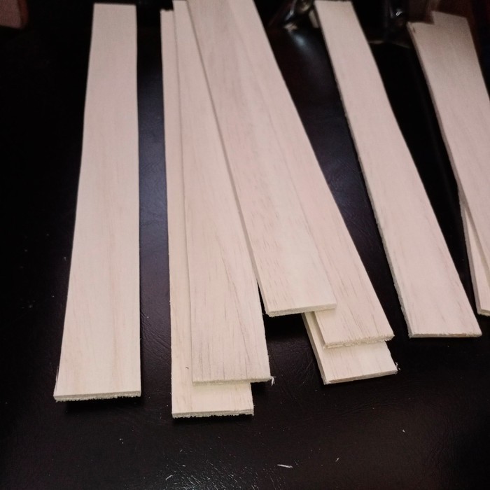1pcs Kayu Balsa Strip 3mm x 30mm balsa maket 3mm x 3cm