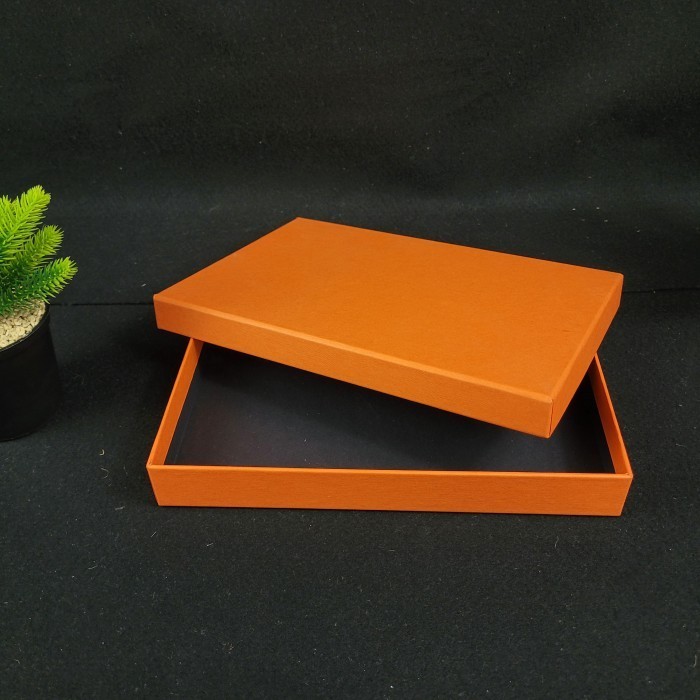 

HARDBOX - BOX CORPORATE GIFT Ukuran 23 cm x 15 cm x 3 cm - Hitam