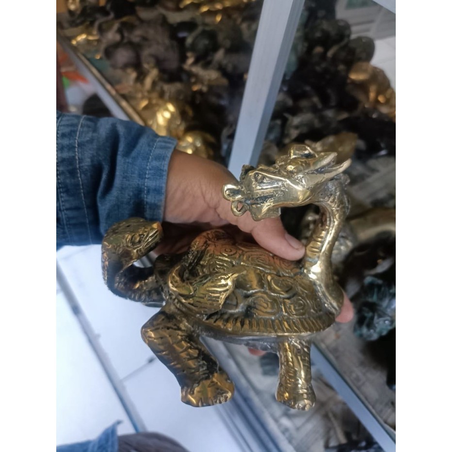 

patung penyu lilit naga termurah warna emas sepuh majapahit bk Keris sengkelat majapahit mataram kartosuro kartasura Surakarta Yogyakarta nagasasra sabuk inten keris kriss nogososro emas perunggu patung wayang batik budaya jawa melayubali BalineseJawa Jav