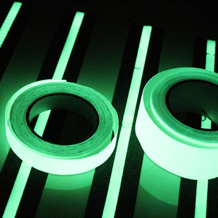 

Lakban Glow In The Dark Warna Hijau Luminous Tape 10 M - HDLG