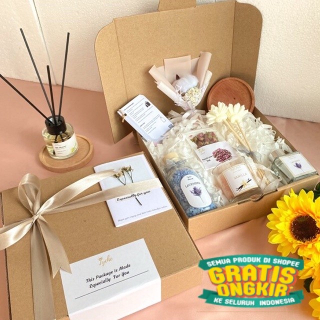

HAMPERS AROMATERAPI CREAM / Lilin AROMATERAPI / REED DIFFUSER/ GIFT SET / GIFT BOX / gratis kartu ucapan / souvenir / hadiah pernikahan / hadiah wedding / parcel / buah tangan / souvenir aestetik / custom souvenir / souvenir mewah / souvenir bandung /gift