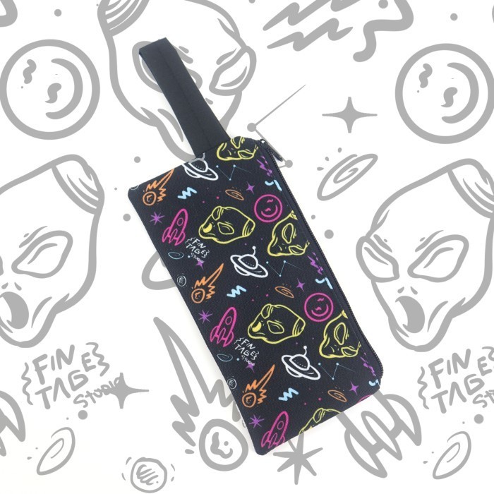 

TEMPAT PENSIL SKY GALAXY FINTAGE GRAPHIC PENCIL CASE
