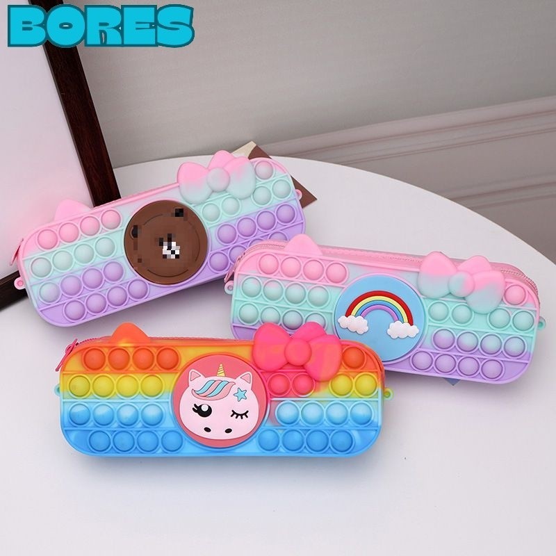 

BORES Kotak Pensil Pop It Rainbow Tempat Pensil Popit Karakter Macaroon Tempat Penyimpanan Alat Tulis Anak Warna Warni