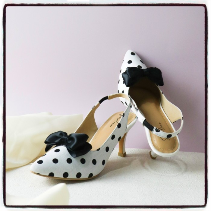 Shoe clip / klip sepatu pita / aksesoris sepatu SERALINE 1 pasang - Putih