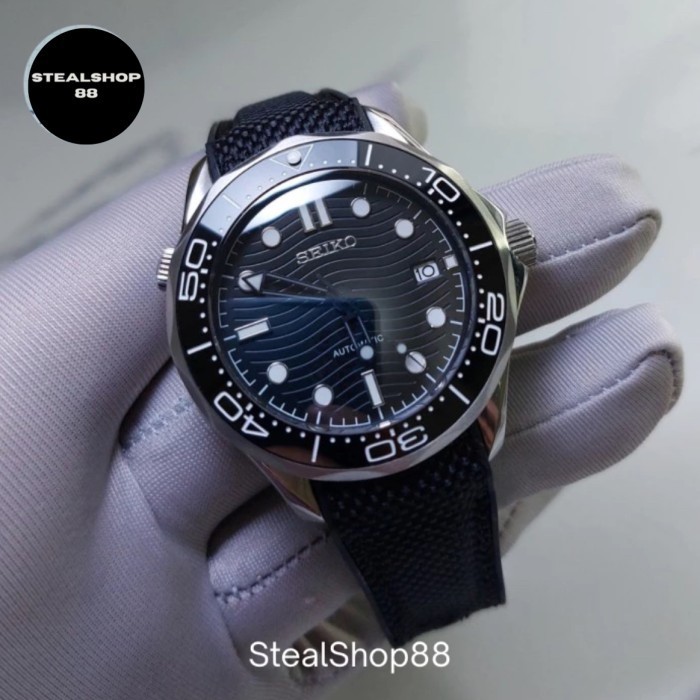 Seiko Seamaster Black Nylon Rubber 007 NH35 Automatic