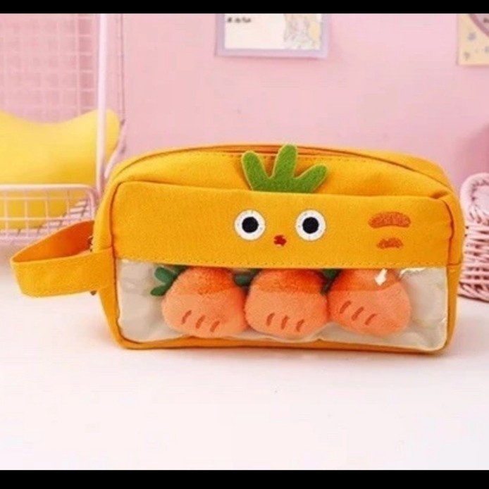 

Koleksi Terbaru-Promo Kotak Pensil Anak Soft Cute Cartoon Pencil Case Pin Bros Boneka Lucu - Orange Carrot