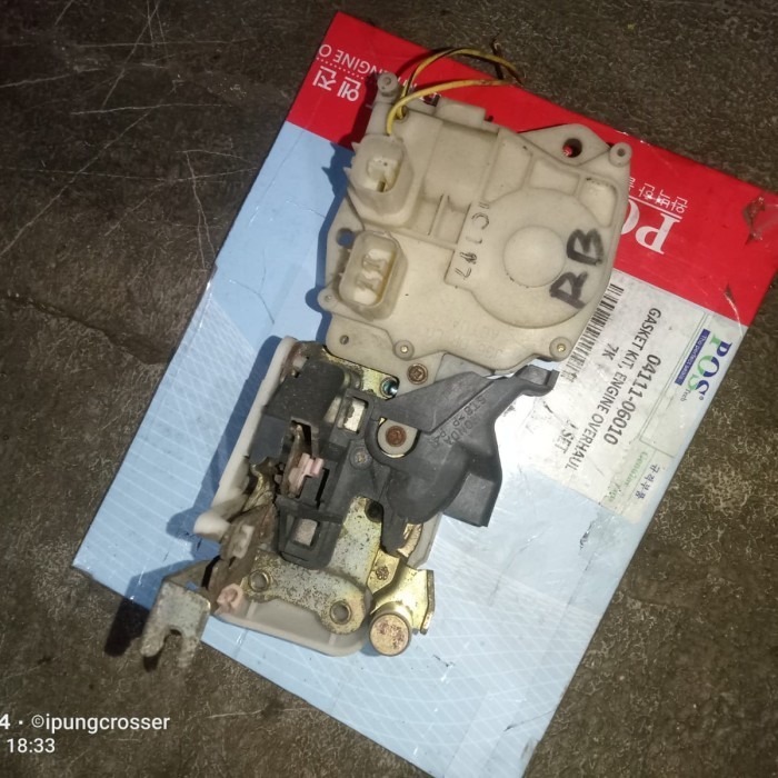 

Doorlock plus actuator pintu belakang kanan Honda Odyssey RA6 original