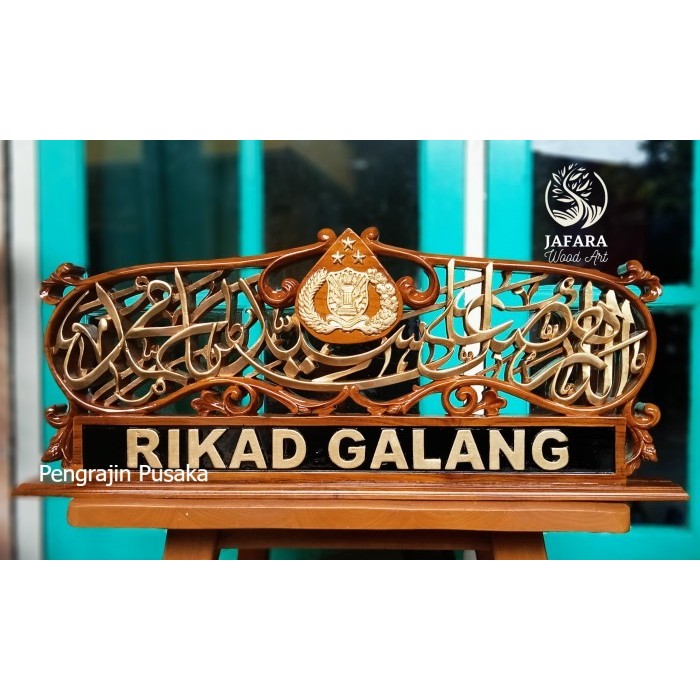 

papan nama jabatan meja ukir kayu jati kombinasi sholawat logo polri - 50cm PP3642369